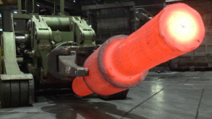 Una gigantesca prensa hidráulica de 40 meganewtons para forjar a fuego gigantescas piezas para barcos