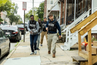 'La ciudad es nuestra': un notable regreso a Baltimore del creador de 'The Wire' para HBO que es implacable en su retrato de la policía