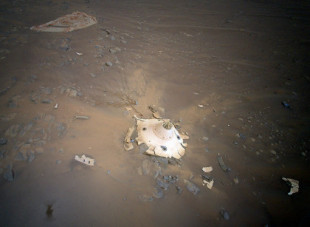 El helicóptero Ingenuity detecta los restos del equipo que ayudó al rover Perseverance a aterrizar en Marte [ENG]