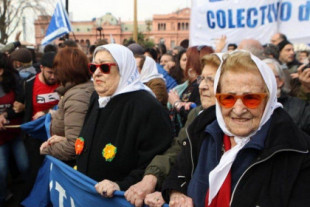 "Por favor, reclamen por su aparición": las cartas desesperadas de las Madres de Plaza de Mayo que Juan Carlos I ignoró