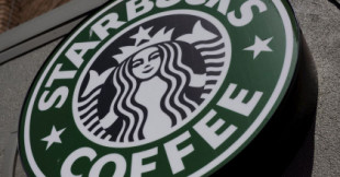 Starbucks dejará fuera de una subida de salarios a los trabajadores que formen parte de un sindicato en EEUU
