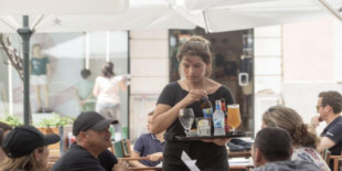 Se buscan 1.000 camareros y cocineros para la campaña de verano en España