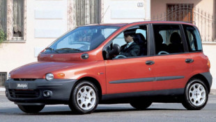 El Gobierno rebajará un 10% más la gasolina de los conductores del Fiat Multipla porque «bastante tienen con lo que tienen»