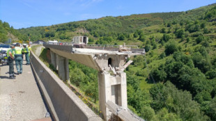 Se cae parte de un puente de la A-6 entre Pedrafita do Cebreiro y León