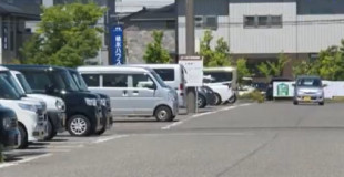 Hallan cadáver dentro de un coche que llevaba 2,5 años en el estacionamiento de un centro comercial en Japón