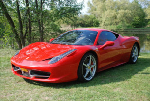 Después de 2035, los coches nuevos excepcionales por su potencia o su lujo podrán seguir funcionando con motores de combustión interna; es la "enmienda Ferrari"