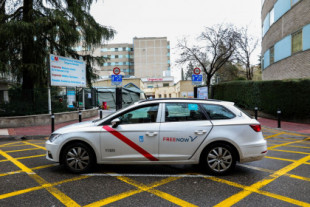 Sanidad abandona a los taxis de Madrid y adjudica el contrato de traslado de los médicos a una empresa de VTC