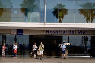 Las urgencias del Hospital del Mar de Barcelona han colapsado y los pacientes están siendo atendidos en pasillos