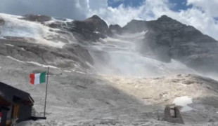 Al menos 6 muertos y una docena de desaparecidos tras derrumbarse un bloque de hielo en la Marmolada (Italia)