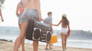 Poner la música a todo volumen en las playas está prohibido