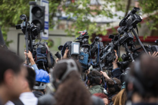 La izquierda tiene un problema con la comunicación y con RTVE. Y el PSOE también