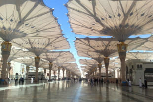 Sombrillas gigantes contra el calor: lo que podemos aprender de Arabia Saudita para protegernos del clima
