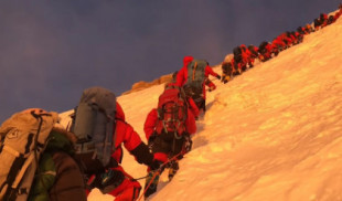 Atasco en el K2: unos 150 alpinistas hacen cima en un solo día, casi la mitad que en toda la historia