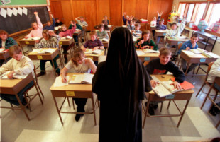 "Cuesta dios y ayuda aumentar el cupo de profesores salvo si son de Religión"