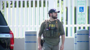La policía abate a un partidario de Trump que intentaba irrumpir con un arma en una oficina del FBI