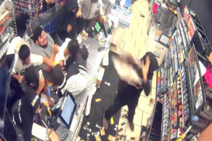 Unas imágenes muestran a un grupo de saqueadores saqueando un 7-Eleven en Los Ángeles [ENG]