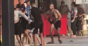 Una decena de jóvenes agreden a un chico en la estación de Sant Vicenç de Calders