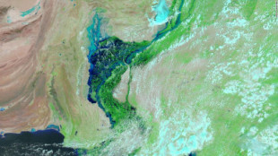 La inundación de Pakistán creó un lago de 100 km de ancho, según muestran las imágenes de satélite (Eng)