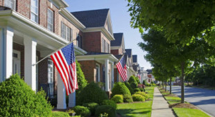 Adiós a la escasez de vivienda: el mercado inmobiliario empieza a desmoronarse en EEUU