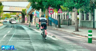Por qué los ciclistas van por la carretera, aunque exista carril bici: "porque quieren, y porque pueden"