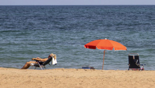 Al sol que más calienta y menos cuesta: los europeos se mudan a España