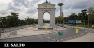 Por la demolición del último Arco de la Victoria fascista en Europa