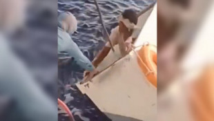 Un pescador sobrevive 11 dias dentro de un congelador en el Atlantico [CAT]