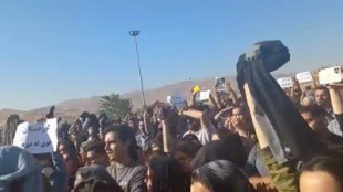 Miles de mujeres protestan en Irán por la muerte de la joven que fue detenida el pasado martes tras llevar mal puesto el velo