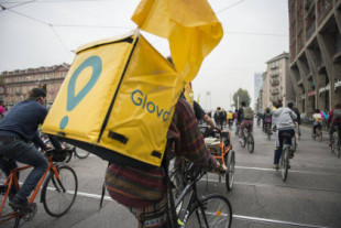 La nueva ley de 'riders' deja su primera multa millonaria: 79 millones de euros a Glovo
