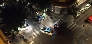 Dos jóvenes roban a un hombre en Valencia mientras sufría una bajada de azúcar en la calle