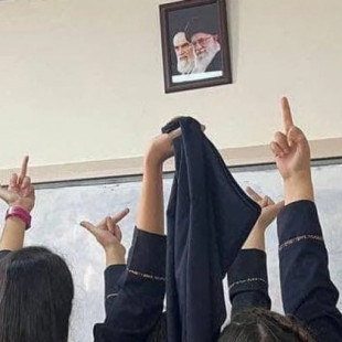 Las adolescentes toman la antorcha de la protesta en Irán: ¿podrán llegar más lejos que sus madres?