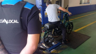 Huye de la Policía Local de Poio en un viejo ciclomotor trucado: alcanza los 145 km/h