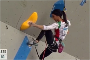 La escaladora Elnaz Rekabi desafía al régimen de Irán al competir sin hiyab