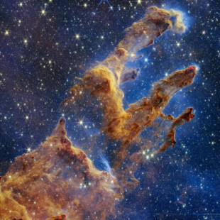 El Telescopio espacial James Webb presenta su versión de la icónica imagen de los Pilares de la creacion
