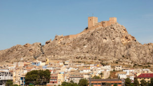 El pueblo de Alicante que tiene un castillo en un peñasco a 500 metros de altura