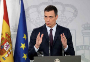 Totalmente confundido, Pedro Sánchez se reúne con los transportistas españoles para desatascar la Ley Trans