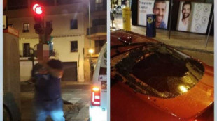 Detenido un taxista de Sevilla por destrozar un VTC con una clienta dentro