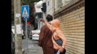 Quitarle el turbante a los líderes religiosos: el nuevo acto de protesta de los jóvenes en Irán