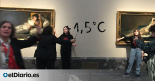 Dos activistas se pegan a los marcos de los cuadros de 'Las Majas' de Goya en el Museo del Prado