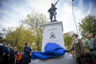 Almeida inaugura en Madrid una estatua de tres metros de la Legión con una loa a Millán-Astray
