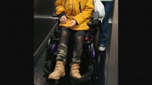 «¿Quién me puede tener manía a mí?»: Roban la silla de ruedas adaptada a una menor en Gijón