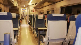 Renfe estudia quitar los abonos gratuitos a los culpables de las reservas fantasma en los trenes de Cádiz a Sevilla