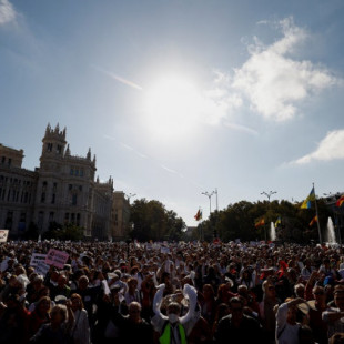 "¿Hacen casting para contar trolas?": indignación en Twitter al intento del PP de menospreciar la manifestación contra Ayuso