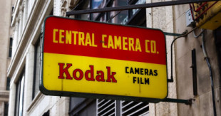 ¿Sabes revelar?: Kodak necesita contratar empleados tras el auge de las cámaras analógicas