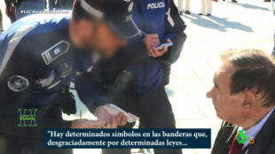 Así 'abroncó' un policía a franquistas que homenajearon al dictador el 20N: "Hay símbolos que, por desgracia, no se pueden exhibir"