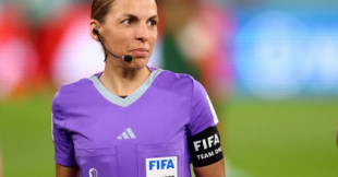 Stéphanie Frappart será la primera mujer que dirigirá un partido en un Mundial de fútbol masculino