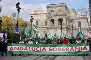 Miles de personas se manifiestan en Sevilla para reivindicar una Andalucía "soberana y dueña de su destino"