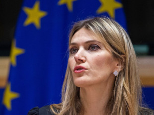 El Parlamento Europeo destituye a la vicepresidenta Eva Kaili acusada de aceptar sobornos de Qatar