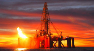 El petróleo se prepara para hacer una 'curva en J' ante la reapertura en China y el embargo a Rusia