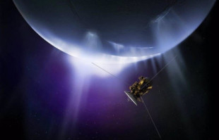 Bastaría una nave en órbita para saber si hay vida bajo Encélado